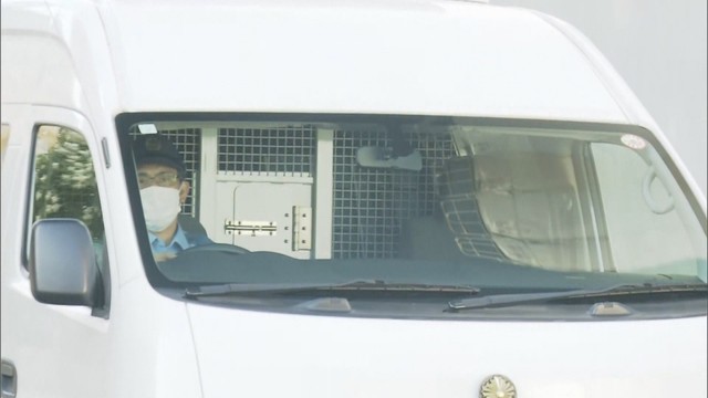 送検される被告　岡山地検　2024年7月