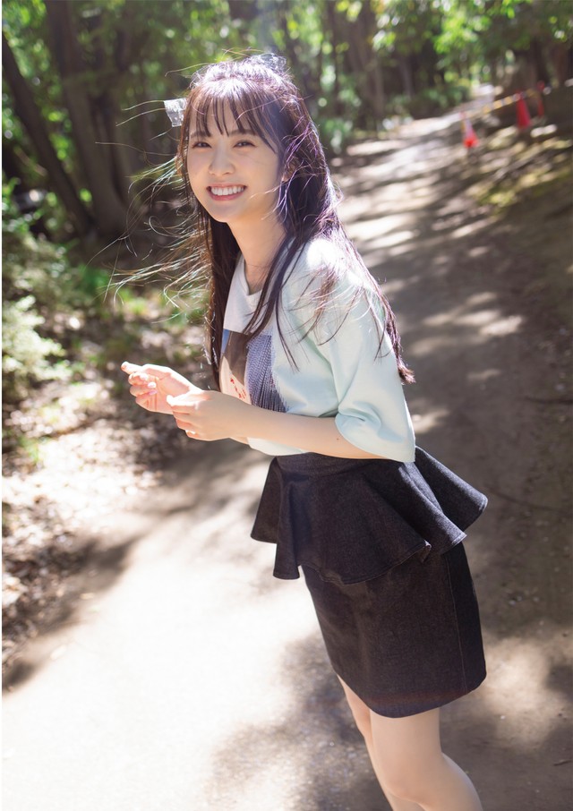 結那さん　デジタルPHOTOBOOK『scarlet』収録カットから