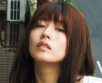 ちとせよしの（撮影／高橋慶佑　スタイリング／Yoshi.T　ヘアメイク／上野 珠）
