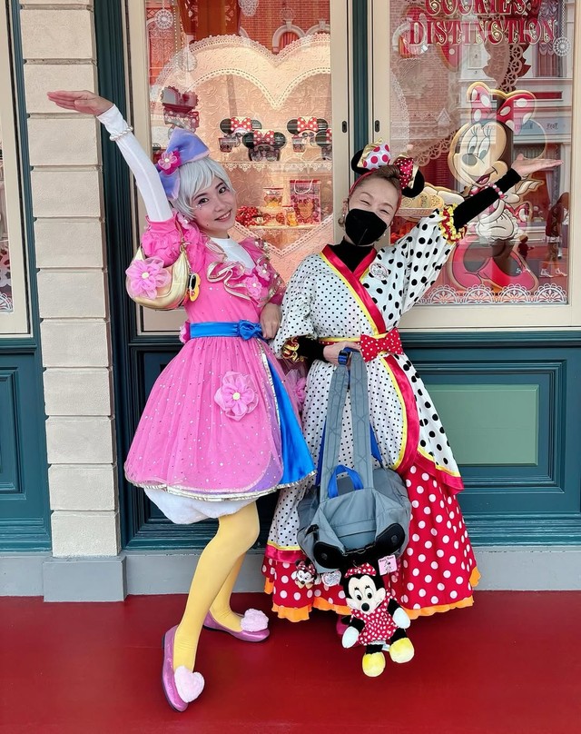 昨年のDハロインパの様子。お母さまはミニーちゃんに（kihiro.tさんInstagramより）