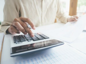 相続税と贈与税はどちらが高い？ 贈与の注意点も解説