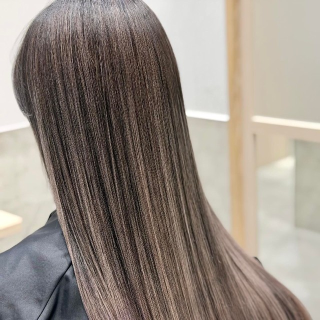 一直線だった境目が消え、自然なつながりに整った修正後の仕上がり／Yusukeさん（@yusuke_kat0）提供