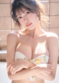 七瀬ななデジタル写真集「もっとみつめて。」© 中村和孝／集英社