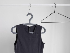 結婚式の2次会用に買った紺のワンピース。もう私は人の目に怯えない