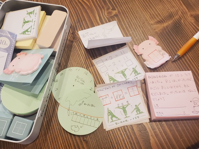 写真左下のマス目スタンプは、漢字の問題作成に便利！／かまきり（@wagpon）さん提供