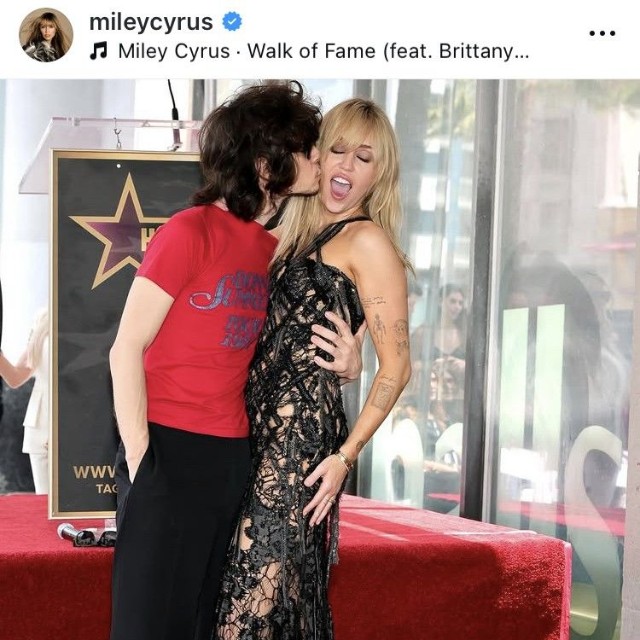 マイリー・サイラスのインスタグラム＠mileycyrusより