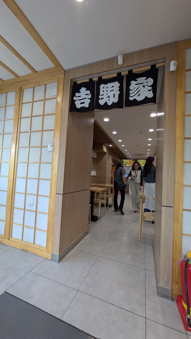 入口は日本を感じるたたずまい（田中英和さん提供）