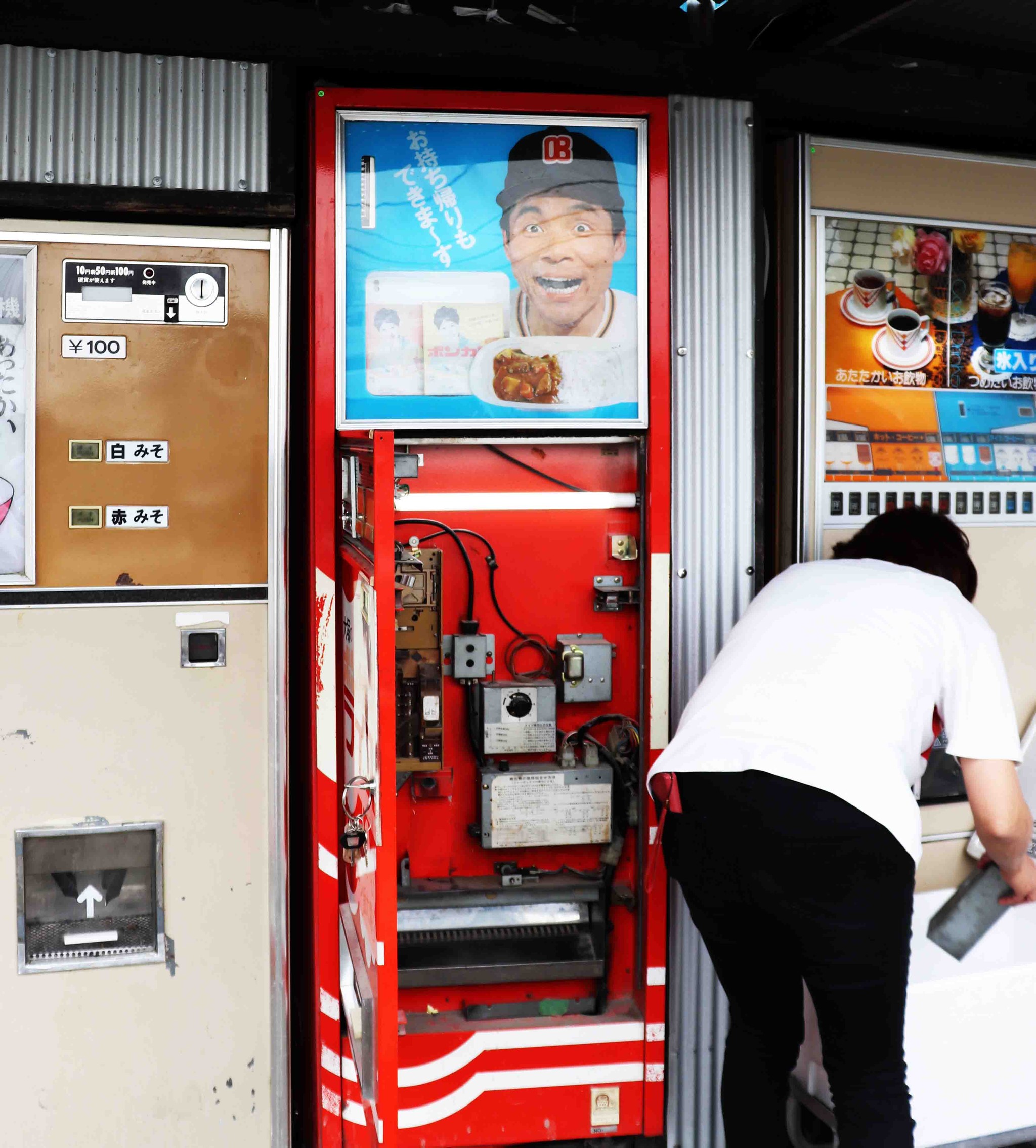 レトロ自販機の聖地にレア機が続々登場！国内唯一の「シャープ生めん