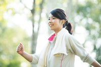 歩く歩数を増やす為に心がけていることは「階段を使う」でした　※画像はイメージです（ohayou!/stock.adobe.com）