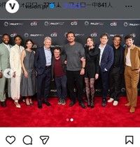 ハリソン・フォード（左から4人目）に寄りかかるように立つマイケル・J・フォックス（同5人目）＝PR会社「VisionPR」のインスタグラム＠vision.prより