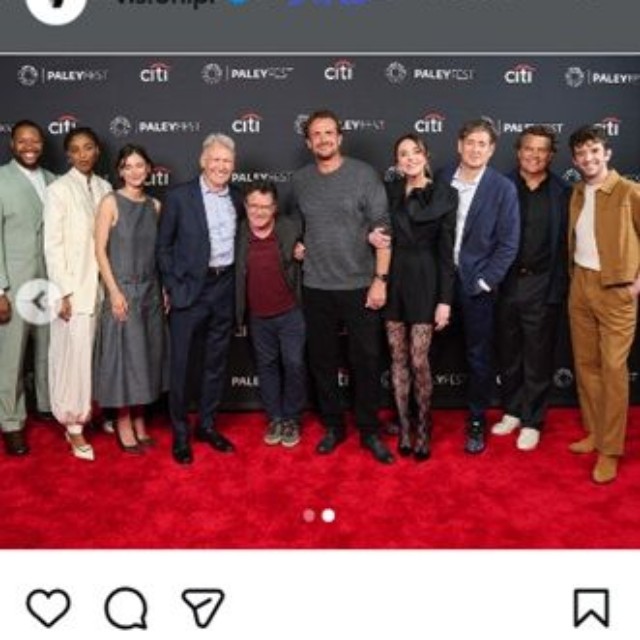 ハリソン・フォード（左から4人目）に寄りかかるように立つマイケル・J・フォックス（同5人目）＝PR会社「VisionPR」のインスタグラム＠vision.prより