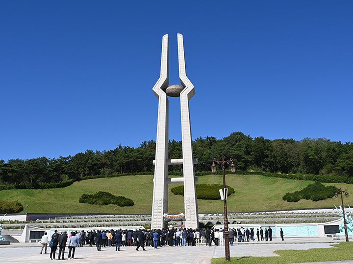 光州広域市にある「国立5・18民主墓地」（武井一撮影）