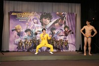 「聖闘士星矢：Knights of the Zodiac バトル・サンクチュアリ」のイベントに参加したダンディ坂野と小島よしお＝都内