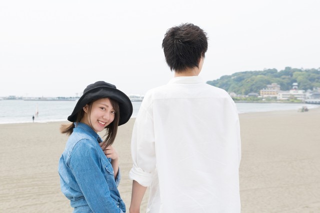 可愛い彼女を作るためには、ある程度の努力が必要なようです　※画像はイメージです（oka/stock.adobe.com）