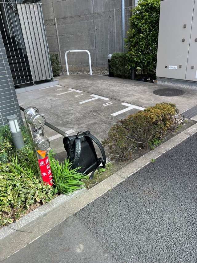 親切な人が道の端によけておいてくれました。 ※スガ シカオさん提供