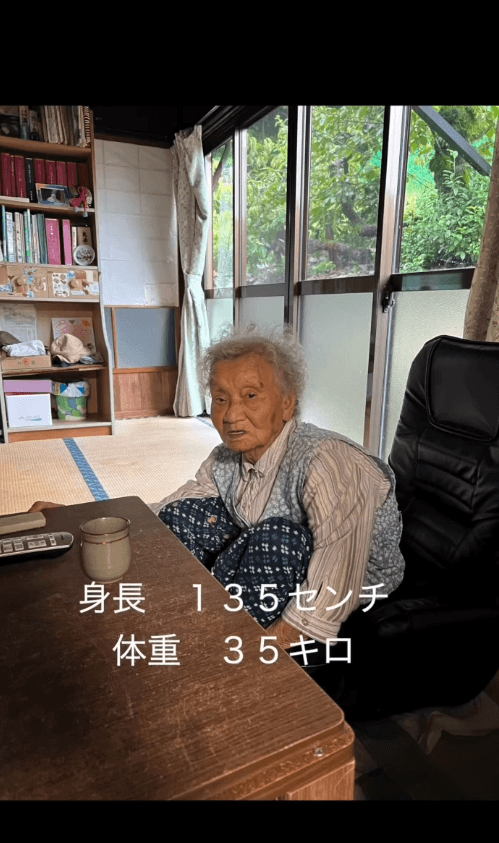 身長135センチ、体重35キロのおばあちゃん。（画像提供：サトシ　チェンソーアート　丹羽哲士）
