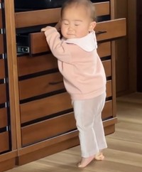 怒られて目を瞑る末っ子ちゃん♡（提供：＠miyasaya2024さん）