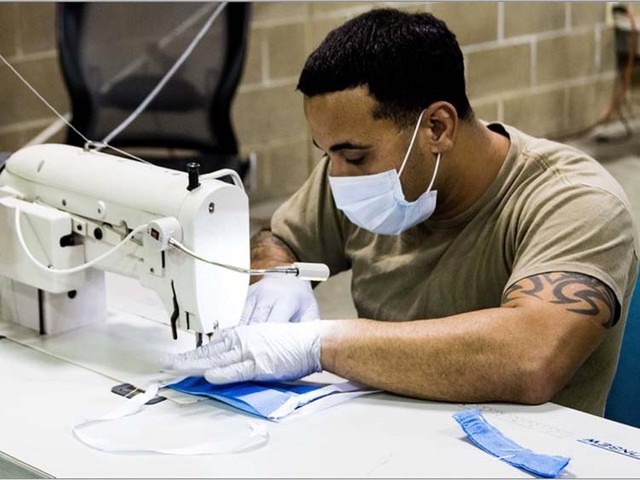 米軍のマスク作戦 布製自作マスクで新型コロナウイルスと戦う：朝日 