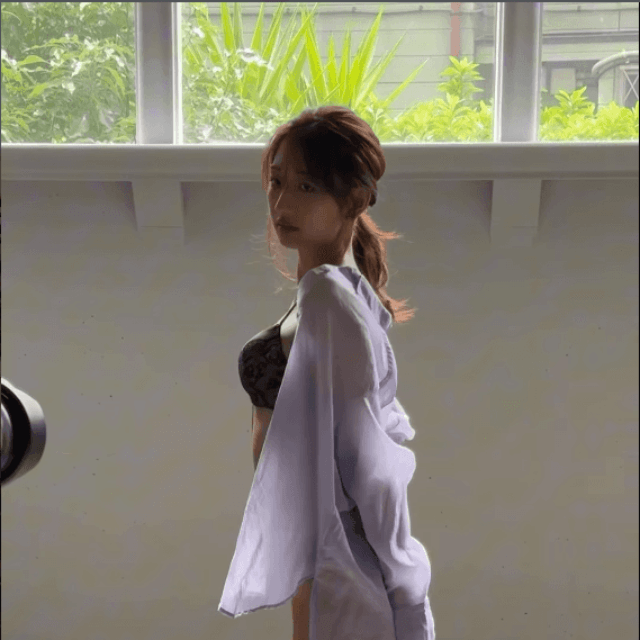 「FLASH」（26年7月14日発売号）に登場した侑希のオフショット　本人のインスタグラム（@tukudani_105）より