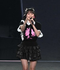 会場に手を振るJuice=Juiceの工藤由愛=ぴあアリーナMM