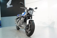 「東京モーターサイクルショー2026」で特別展示された新型CB400SF