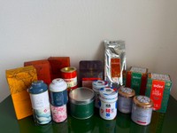 購入したカップで万博の余韻を愉しむために買い集めたコーヒー＆お茶類（ゆかりんさん提供）