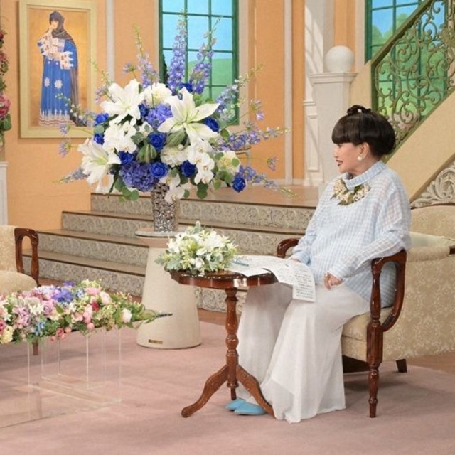 黒柳徹子さん（右）とトークを展開する望海風斗さん