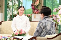 「徹子の部屋」   (右から） 黒柳徹子、戸田恵梨香＝テレビ朝日提供