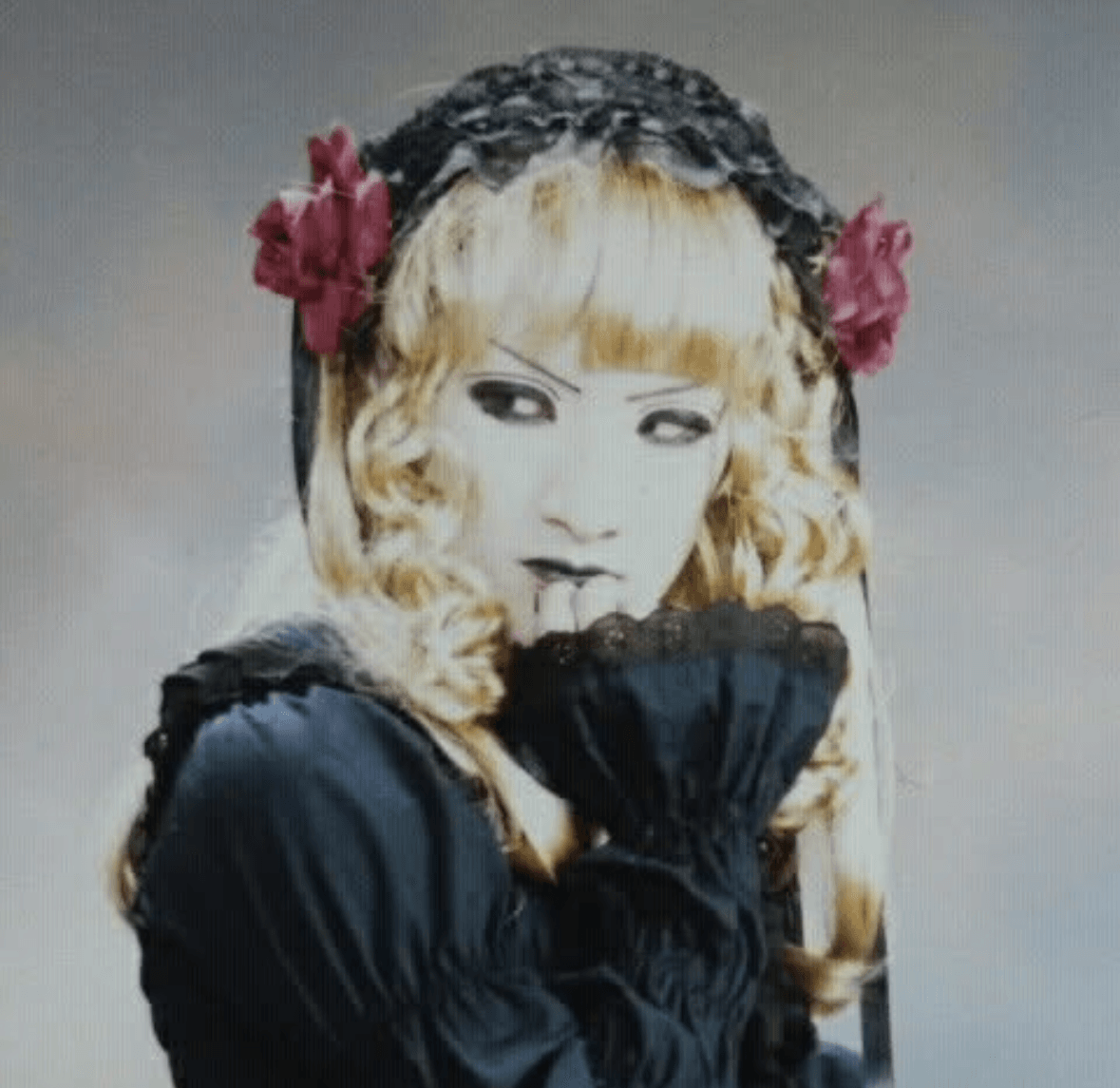 ビジュアル系バンドで活動していた頃。耽美で妖艶な25年前の姿　