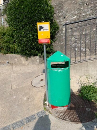 これは山の上に設置されているウンチポスト。こんなところもにも!?と思いました