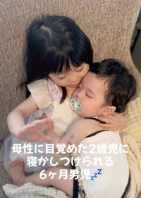 「ママ、しー！」弟が起きないように優しく伝えるお姉ちゃん（提供：@bana_kgさん）
