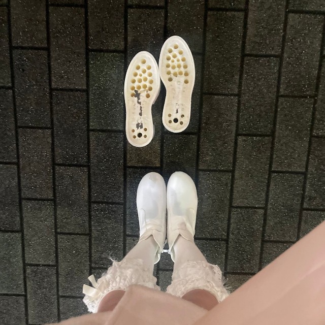 突然両足の靴足が外れてしまった／オトメロードさん（@windows9999999）提供