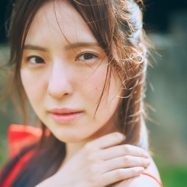 「NGT48  大塚七海 1st写真集 七いろの青」©KADOKAWA／写真：岡本武志