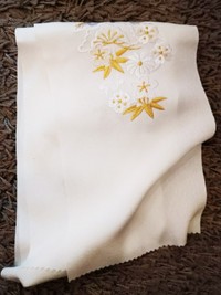 刺繍半衿付けは、事前にプロにお願いを（提供：コロナで仕事を失った着付け師さん）