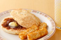 「焼きシナモンフォッカチオセット（ドリンクバー＆ポテト付き）」（サイゼリヤの公式サイトから）