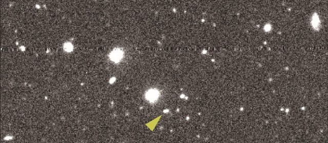 藤井さんが発見した小惑星「Ｄａｉａｎｊｉ」（矢印の先の小さい点）＝ＣＯＩＡＳ開発チーム、国立天文台提供