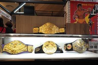 アントニオ猪木さんが手にしたチャンピオンベルト