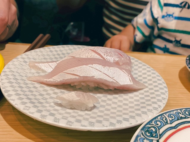 ミニサイズの赤ちゃん寿司／伊藤ぽんぽこさん（@ito_ponpoko）提供