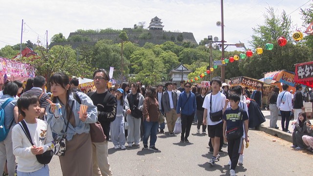 GW恒例の丸亀お城まつり　強風の中…多くの人でにぎわう　香川