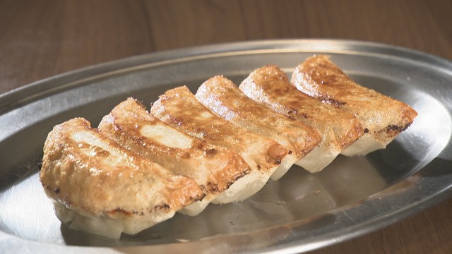 パリパリの皮がクセになる！人気居酒屋の「揚げ焼きギョーザ」　個性豊かな創作ギョーザが約30種類　香川【ほっとマルシェ】