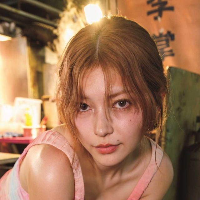 櫻井おとの 2nd写真集「感電」(小学館)より＝撮影：曽根将樹