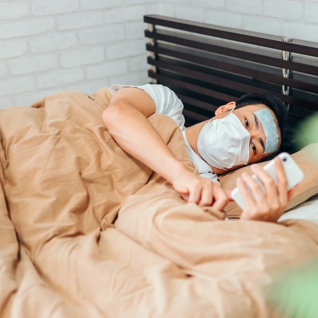 風邪をひいて会社を休んだら上司からの苦言　※画像はイメージです（FineGraphics/photoAC）