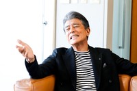 「免許返納!?」の舘ひろし