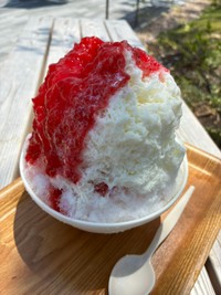 Matsuri横キッチンカーの氷室（HIMURO）濃い苺みるく。価格は1,980円