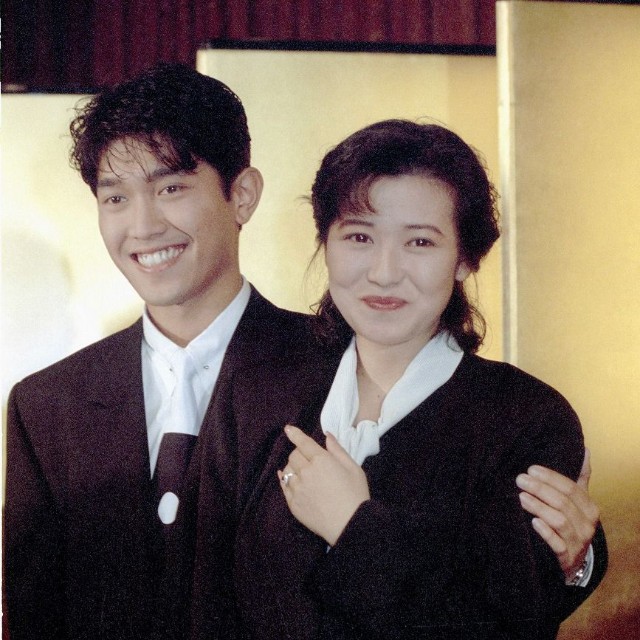 薬丸裕英、石川秀美　婚約会見＝1990年6月4日