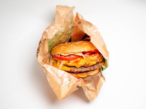 ファストフードを批判し続けてきた私が、ついにハンバーガーを口にした