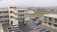 岡山・倉敷市真備町の災害公営住宅　入居者らに鍵の引き渡し