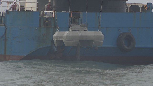 新しい人工魚礁の設置　高松市庵治町