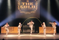 見島さんらが学生時代に手がけ、今も続くダブルダッチの大会。今年の１５周年記念大会には全国から約３００人が参加した（１月、京都市山科区）
