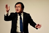 脱サラしてフリーのお笑い芸人として活動している、どくさいスイッチ企画